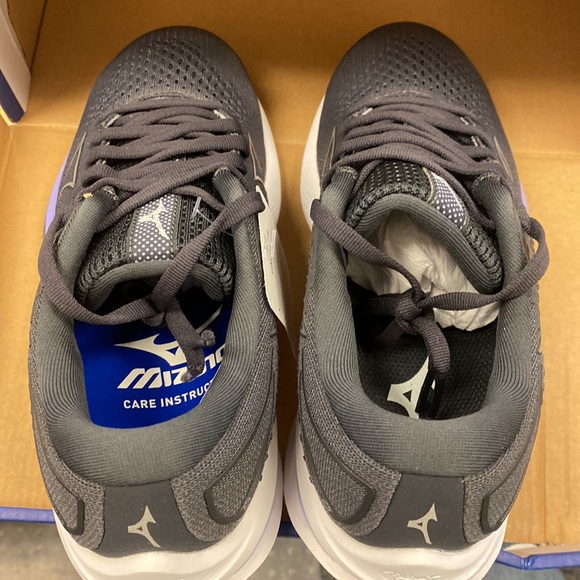 Mizuno woman’s Wave Rider 25 running shoes. Size 6 brand new in box never worn - Picture 9 of 10
